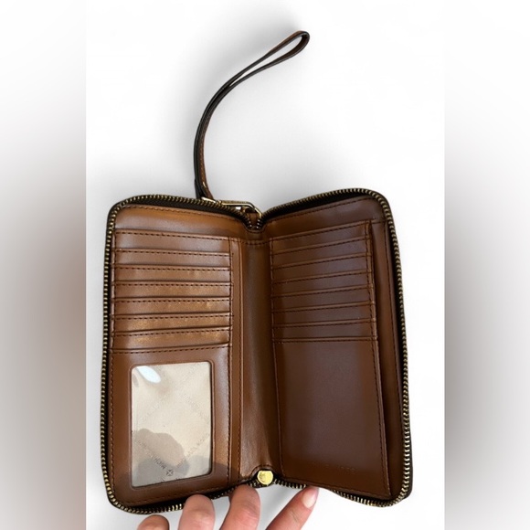 Michael Kors Brown Jet Set Medium Wristlet Clutch - Picture 3 of 3